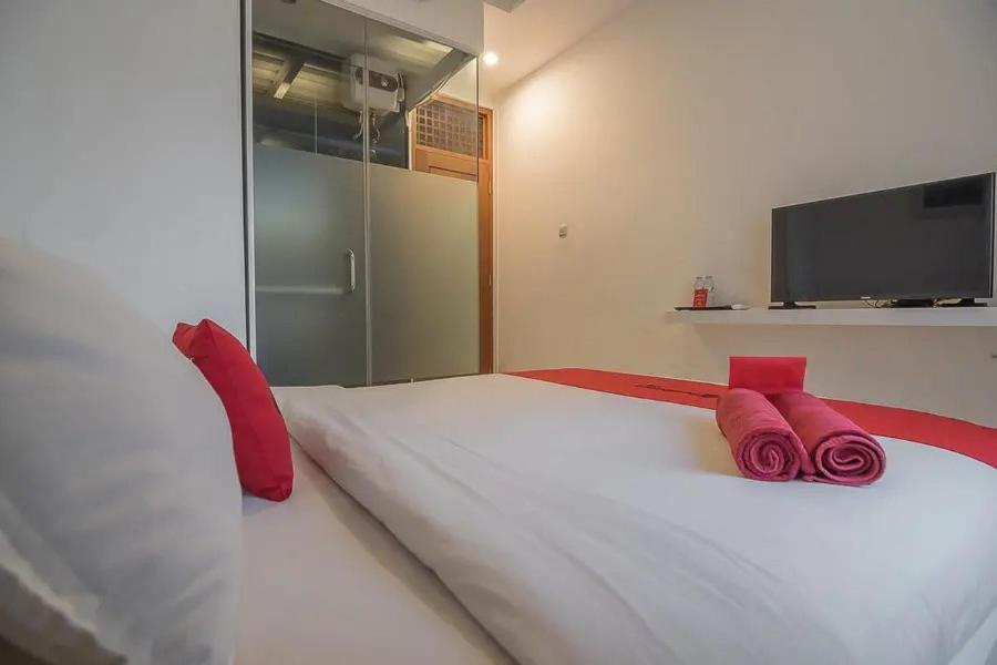 Reddoorz Plus Near Parahyangan University Bandung Exterior foto
