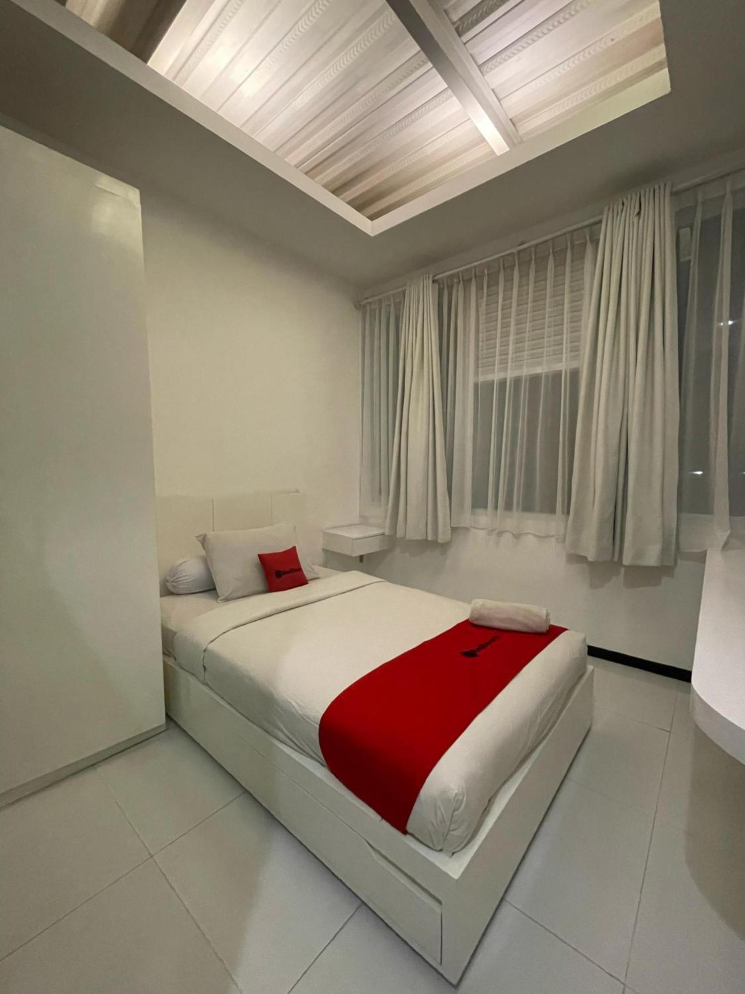 Reddoorz Plus Near Parahyangan University Bandung Exterior foto