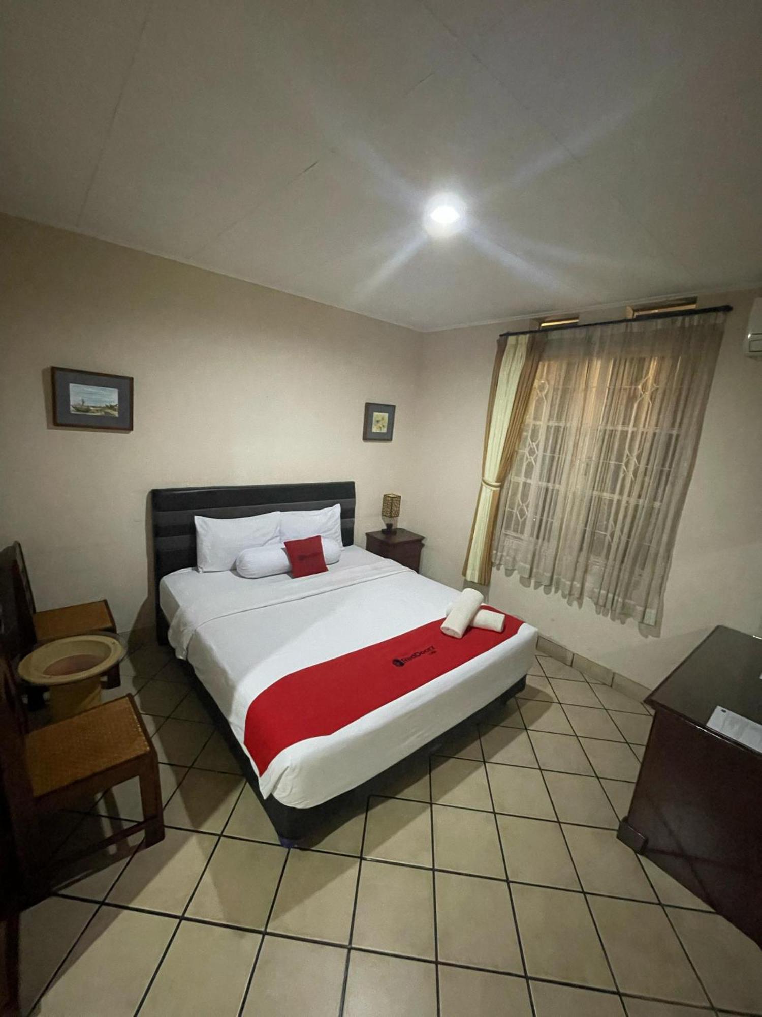 Reddoorz Plus Near Parahyangan University Bandung Exterior foto